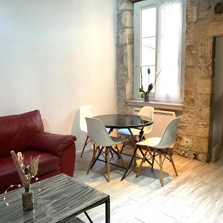 Ferienwohnung Place Aux Herbes Nîmes Exterior foto