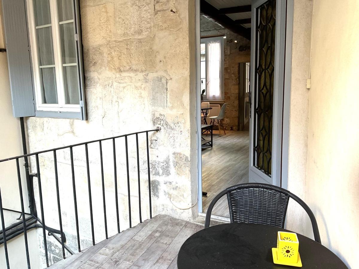 Ferienwohnung Place Aux Herbes Nîmes Exterior foto
