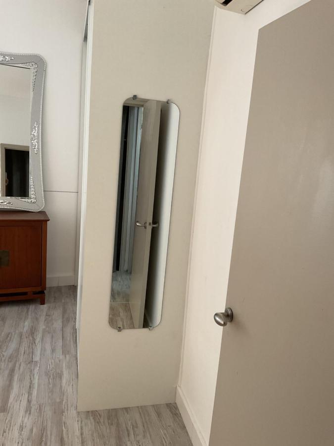 Ferienwohnung Place Aux Herbes Nîmes Exterior foto