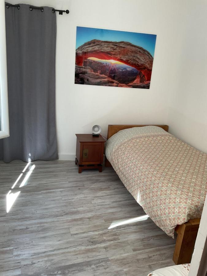 Ferienwohnung Place Aux Herbes Nîmes Exterior foto