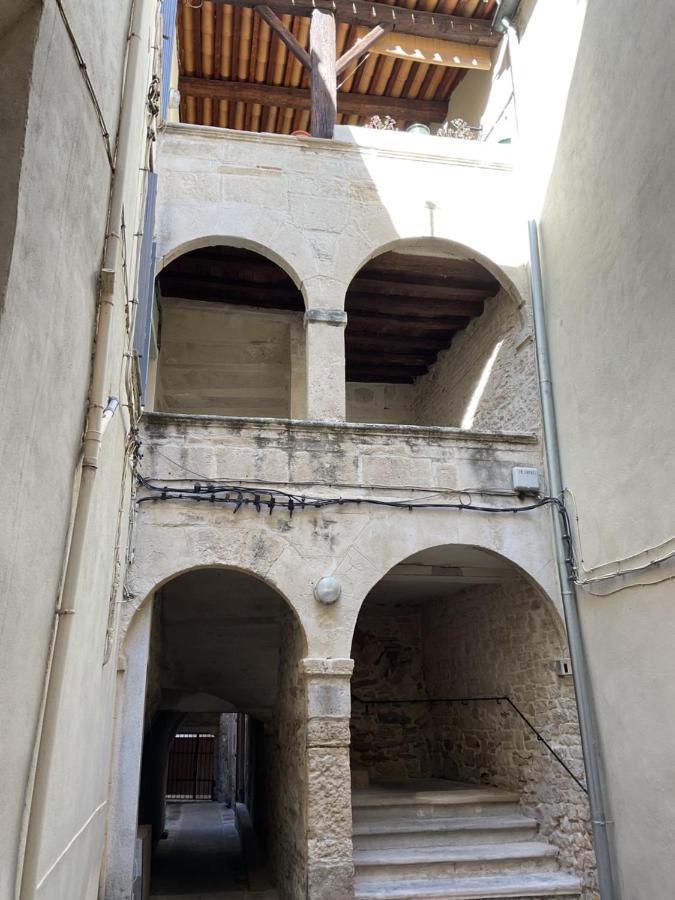 Ferienwohnung Place Aux Herbes Nîmes Exterior foto
