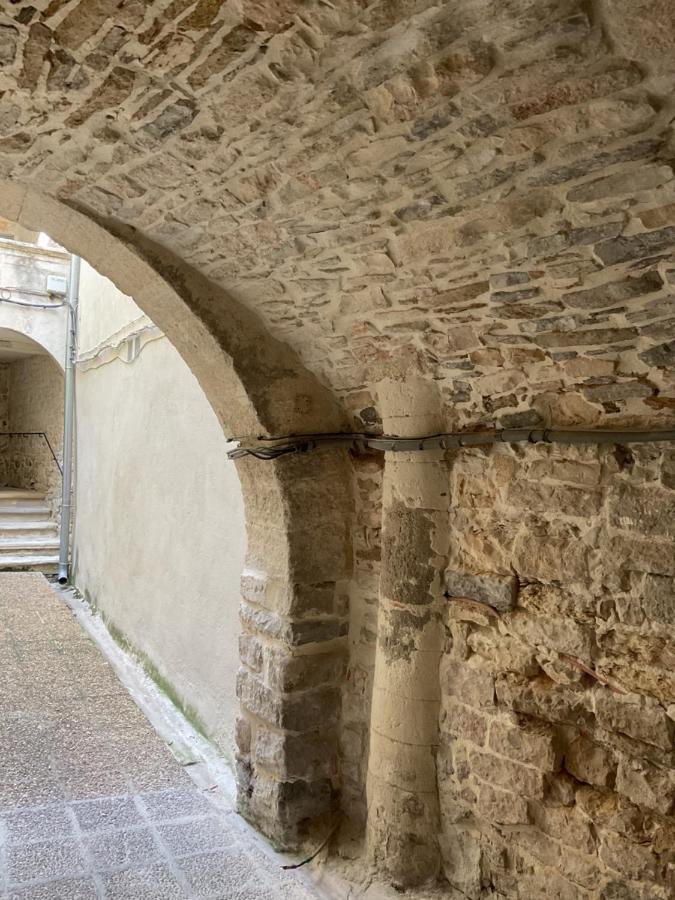 Ferienwohnung Place Aux Herbes Nîmes Exterior foto