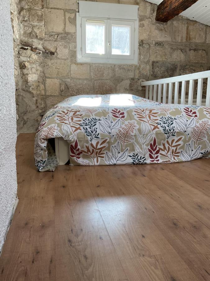 Ferienwohnung Place Aux Herbes Nîmes Exterior foto
